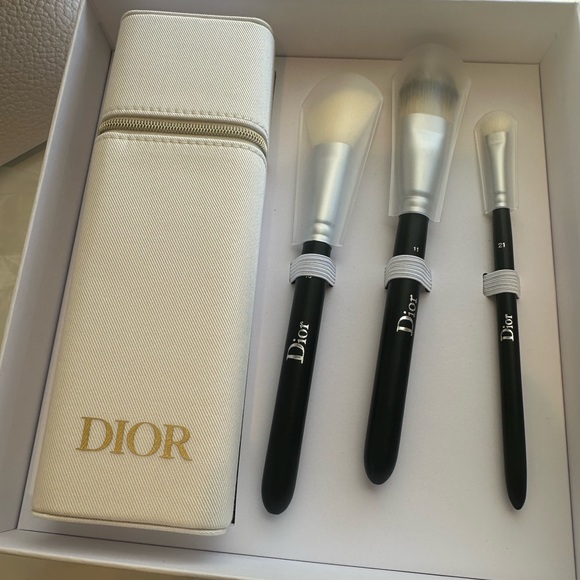 Dior Platinum Member Makeup Brush Gift Set with white case - Picture 3 of 7